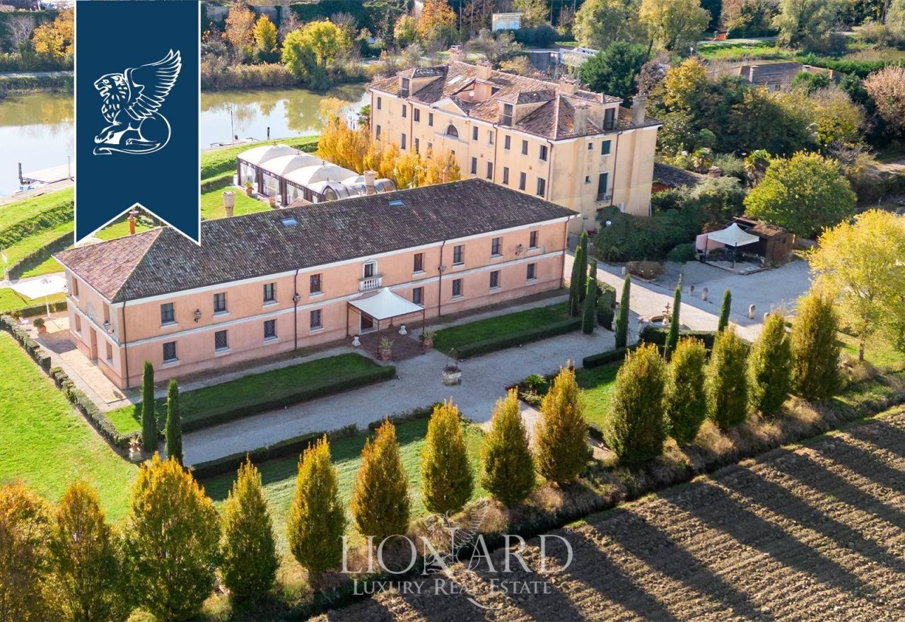 Ферма в Ровиго, Италия, 800 м² - фото 3