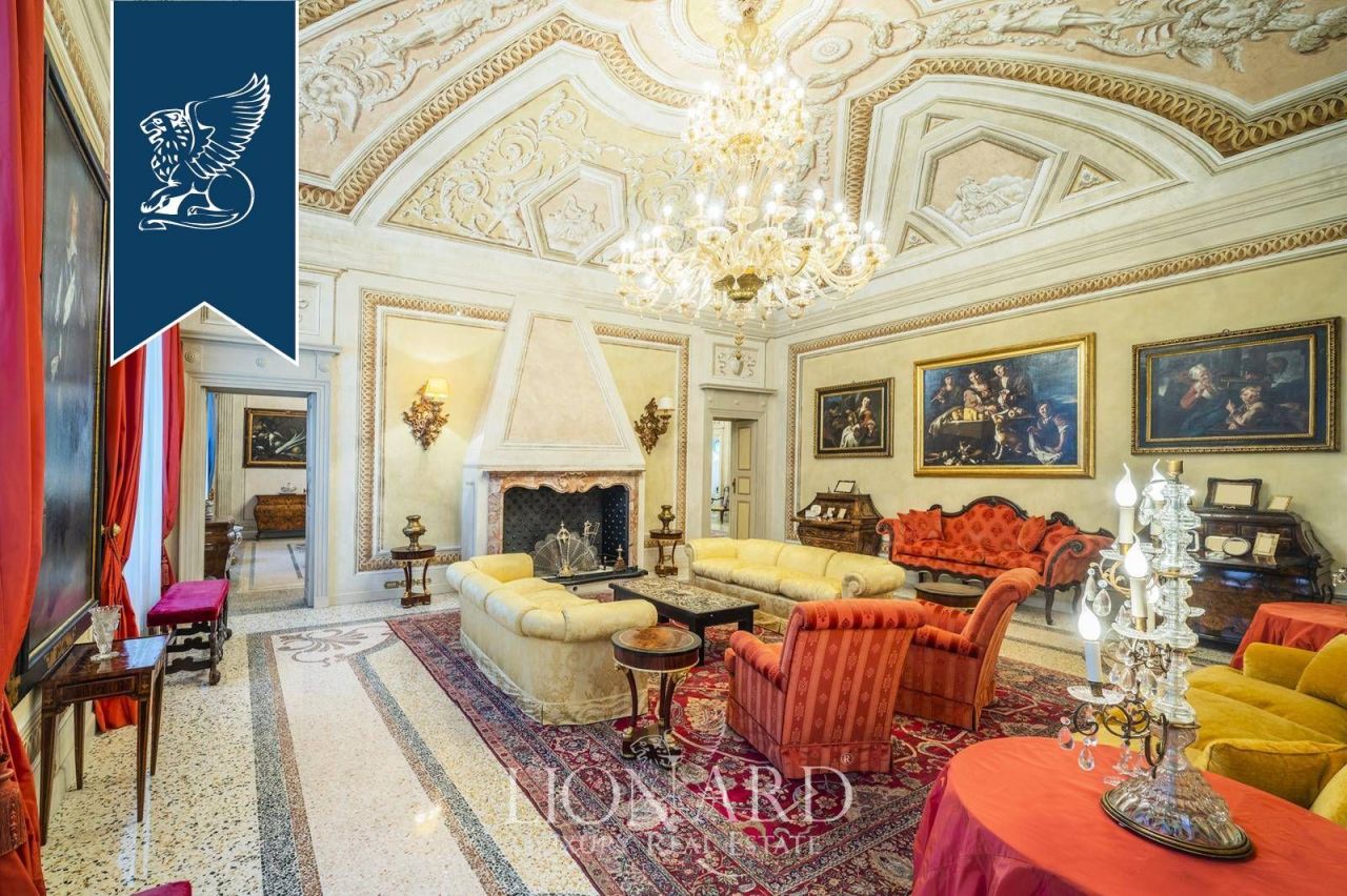 Дом в Пьяченце, Италия, 2 700 м² - фото 3