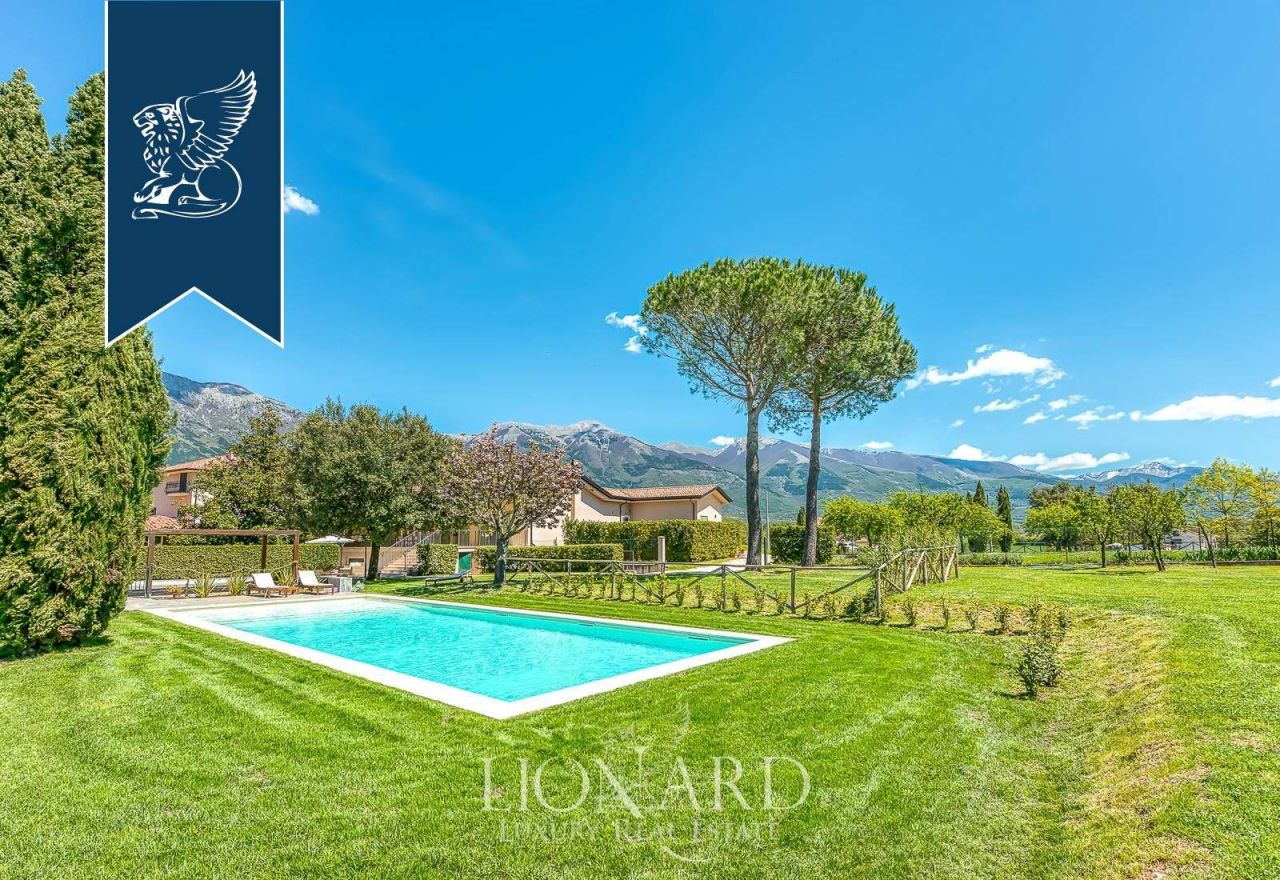 Ферма в Фрозиноне, Италия, 2 000 м² - фото 3