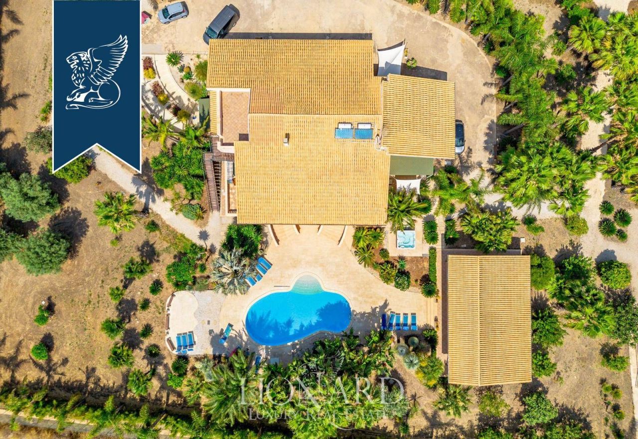 Вилла в Сиракузах, Италия, 880 м² - фото 2