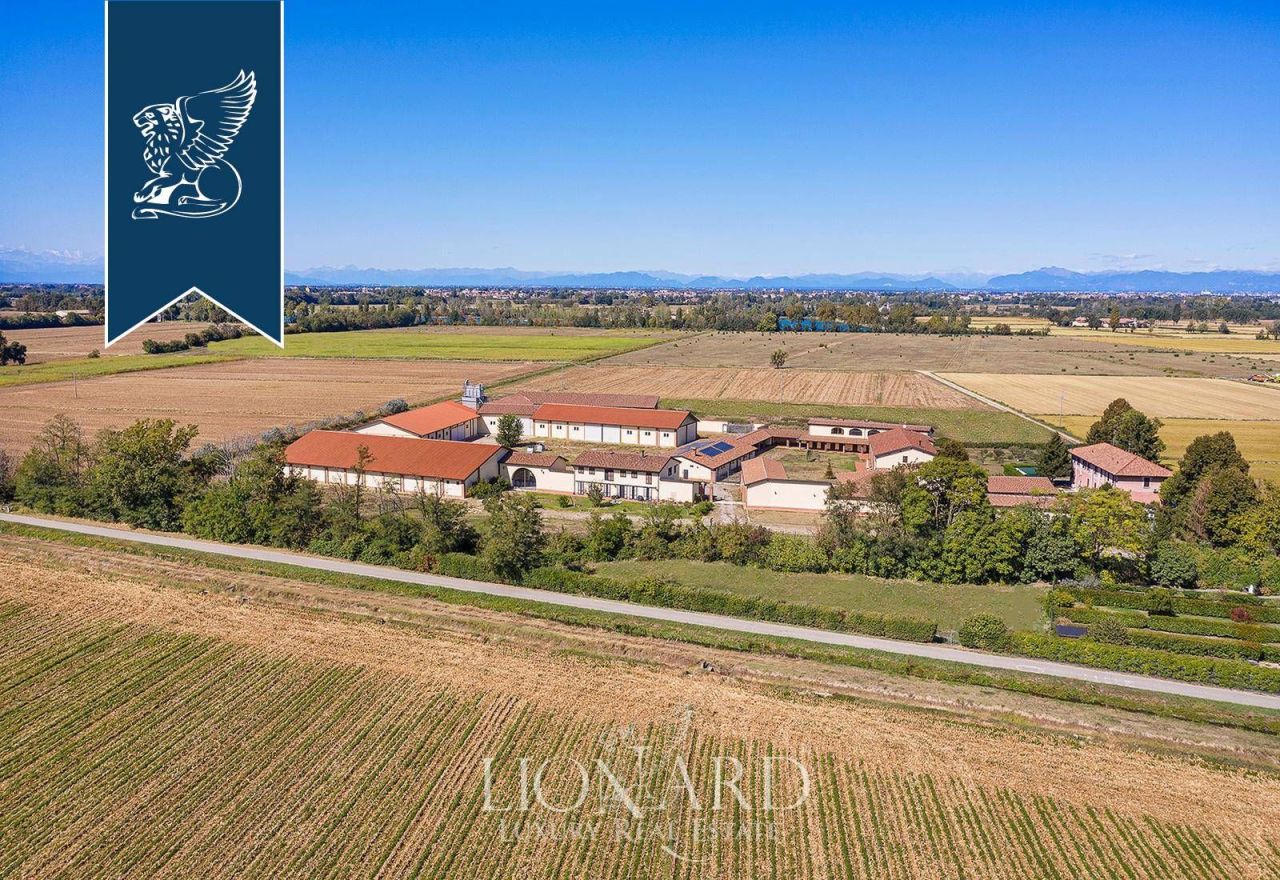 Вилла в Милане, Италия, 3 001 м² - фото 2