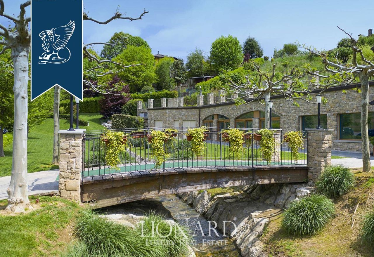 Дом в Бергамо, Италия, 2 400 м² - фото 2