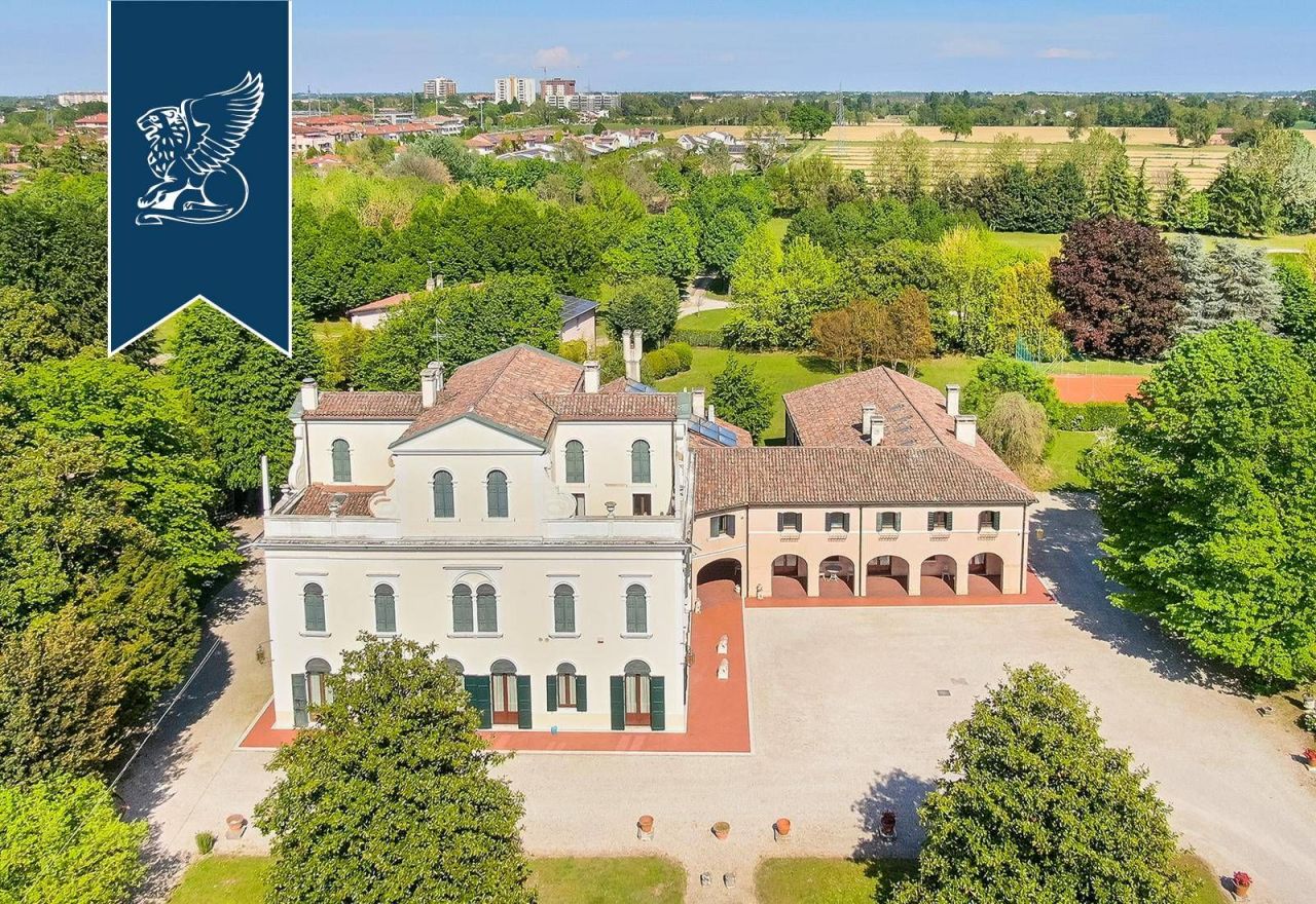 Вилла в Тревизо, Италия, 1 800 м² - фото 2