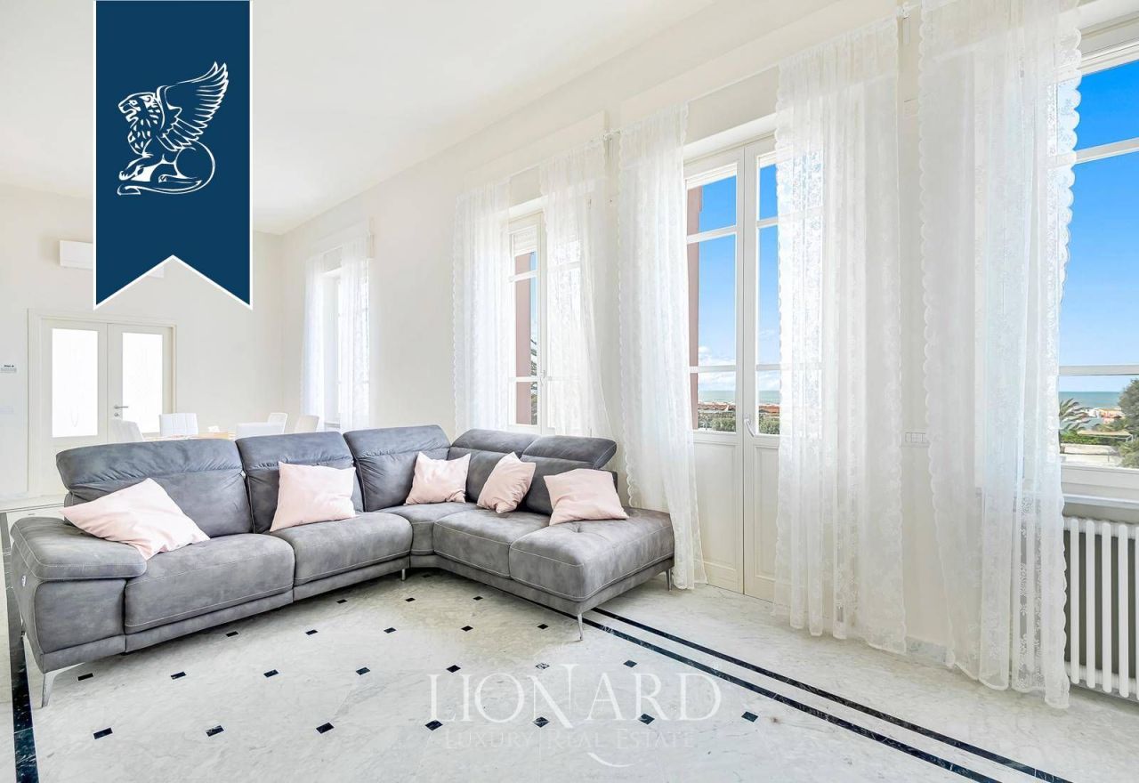 Вилла в Форте деи Марми, Италия, 950 м² - фото 2