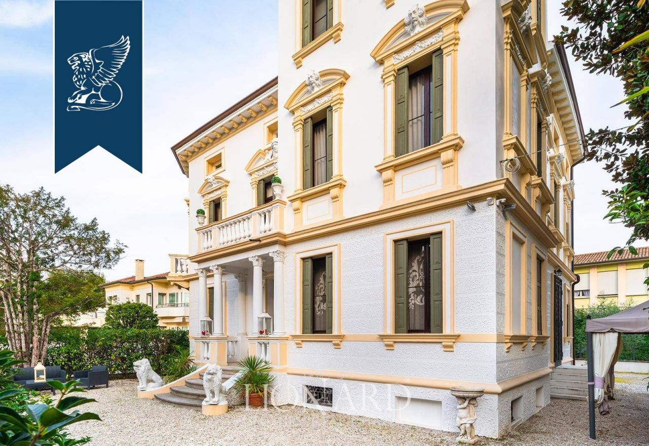 Вилла в Тревизо, Италия, 450 м² - фото 2