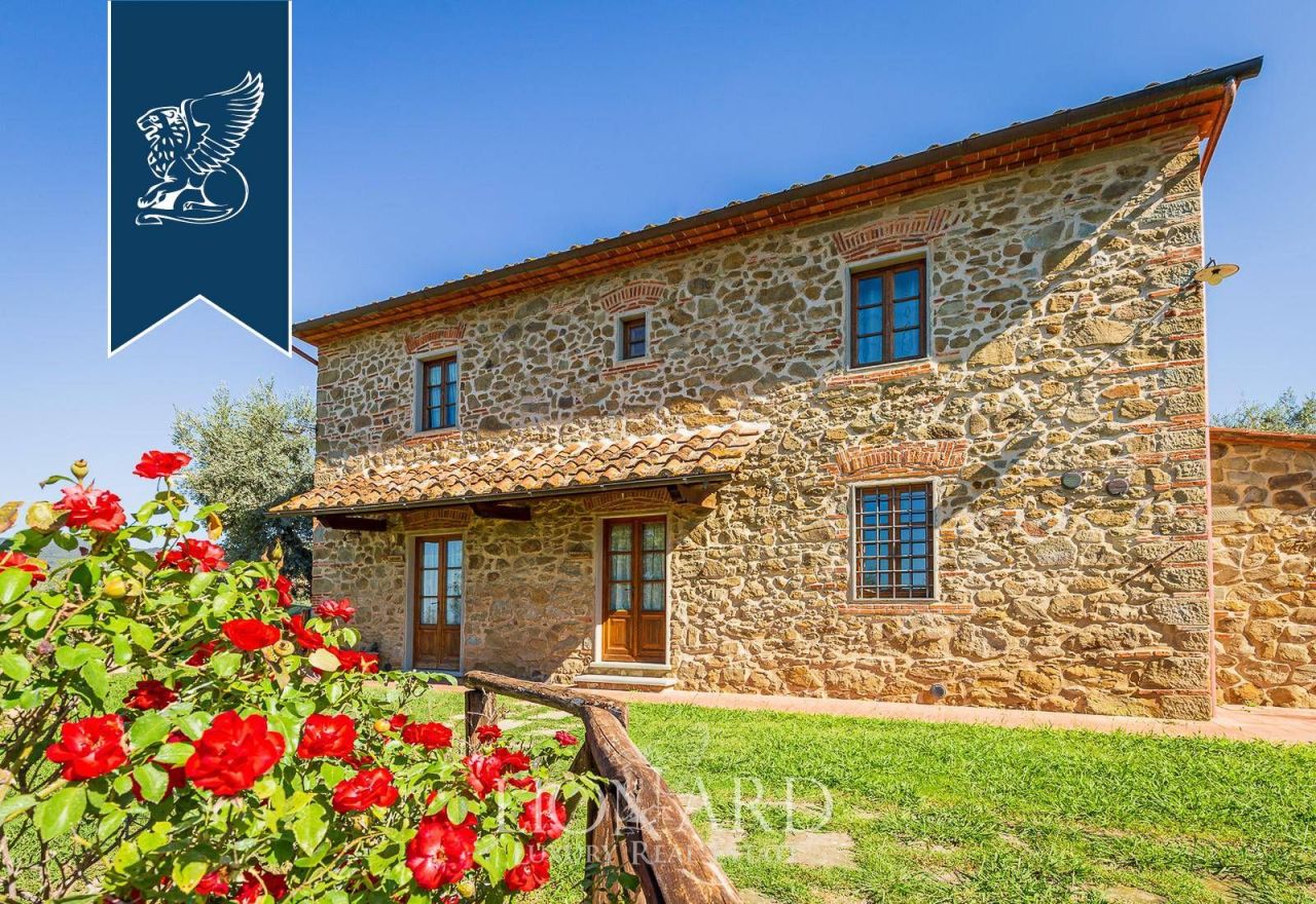 Ферма в Пистое, Италия, 1 800 м² - фото 2