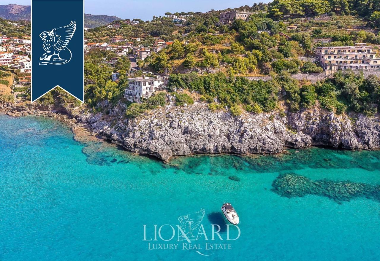 Отель, гостиница в Салерно, Италия, 1 000 м² - фото 2