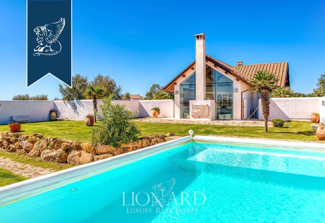 Вилла в Монтальто-ди-Кастро, Италия, 300 м² - фото 2