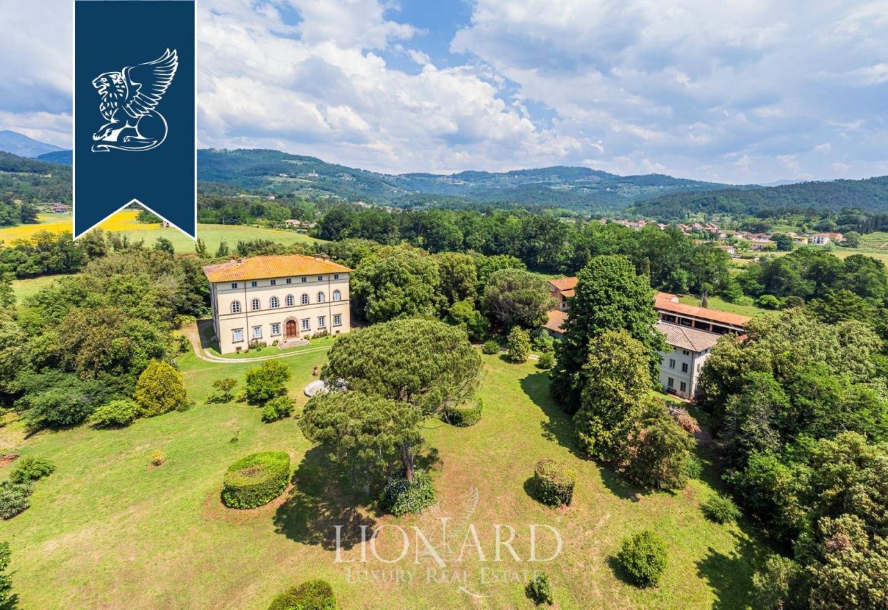 Ферма в Лукке, Италия, 4 000 м² - фото 2