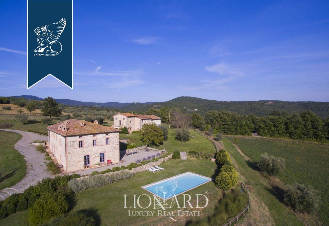 Ферма в Монтегаббьоне, Италия, 1 000 м² - фото 2