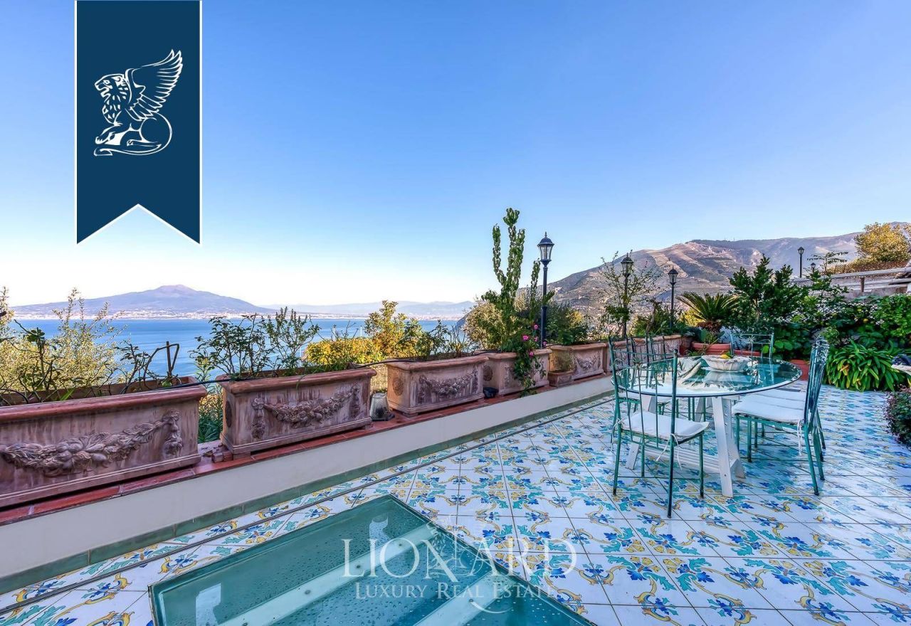 Вилла в Неаполе, Италия, 260 м² - фото 2