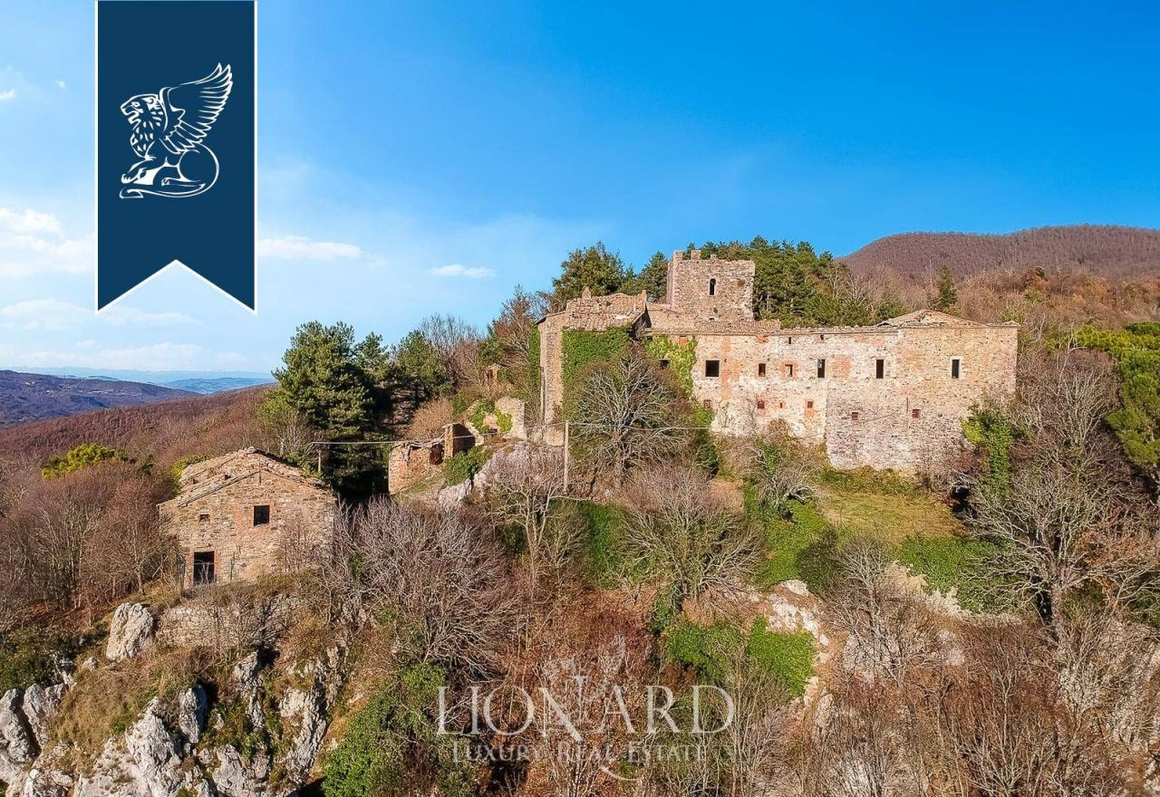 Замок в Сиене, Италия, 10 200 м² - фото 3