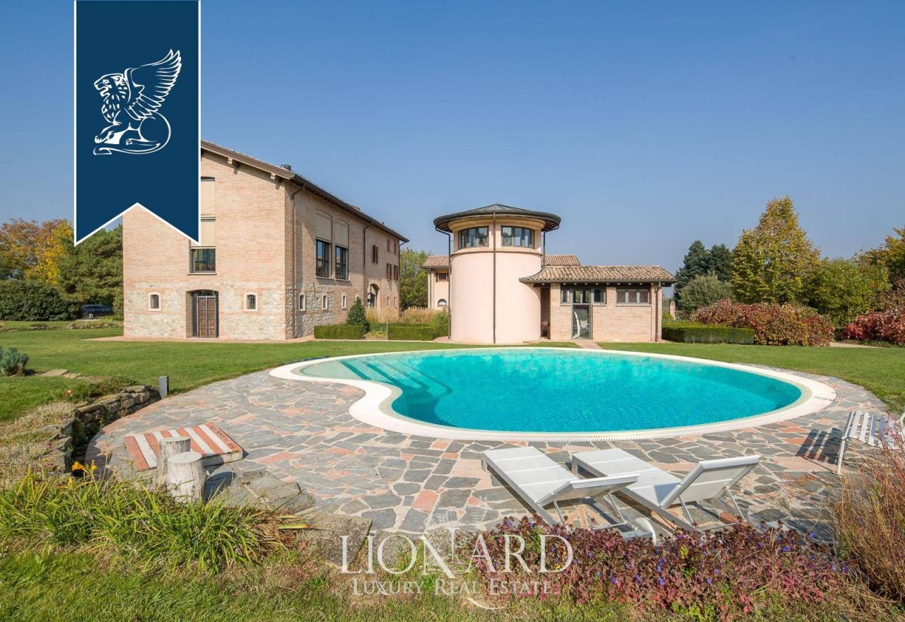 Вилла в Реджо-Эмилии, Италия, 800 м² - фото 2