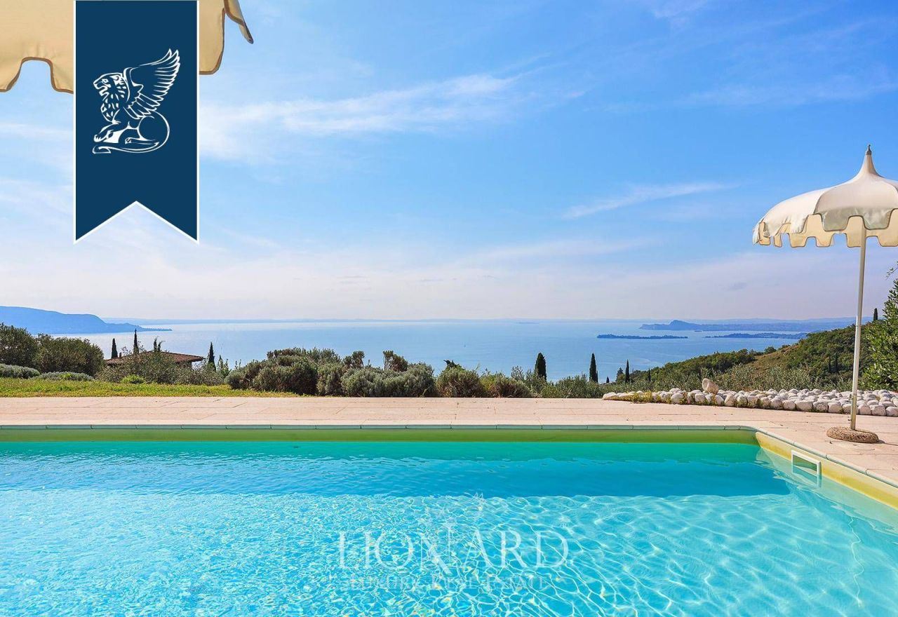 Вилла в Брешии, Италия, 805 м² - фото 2