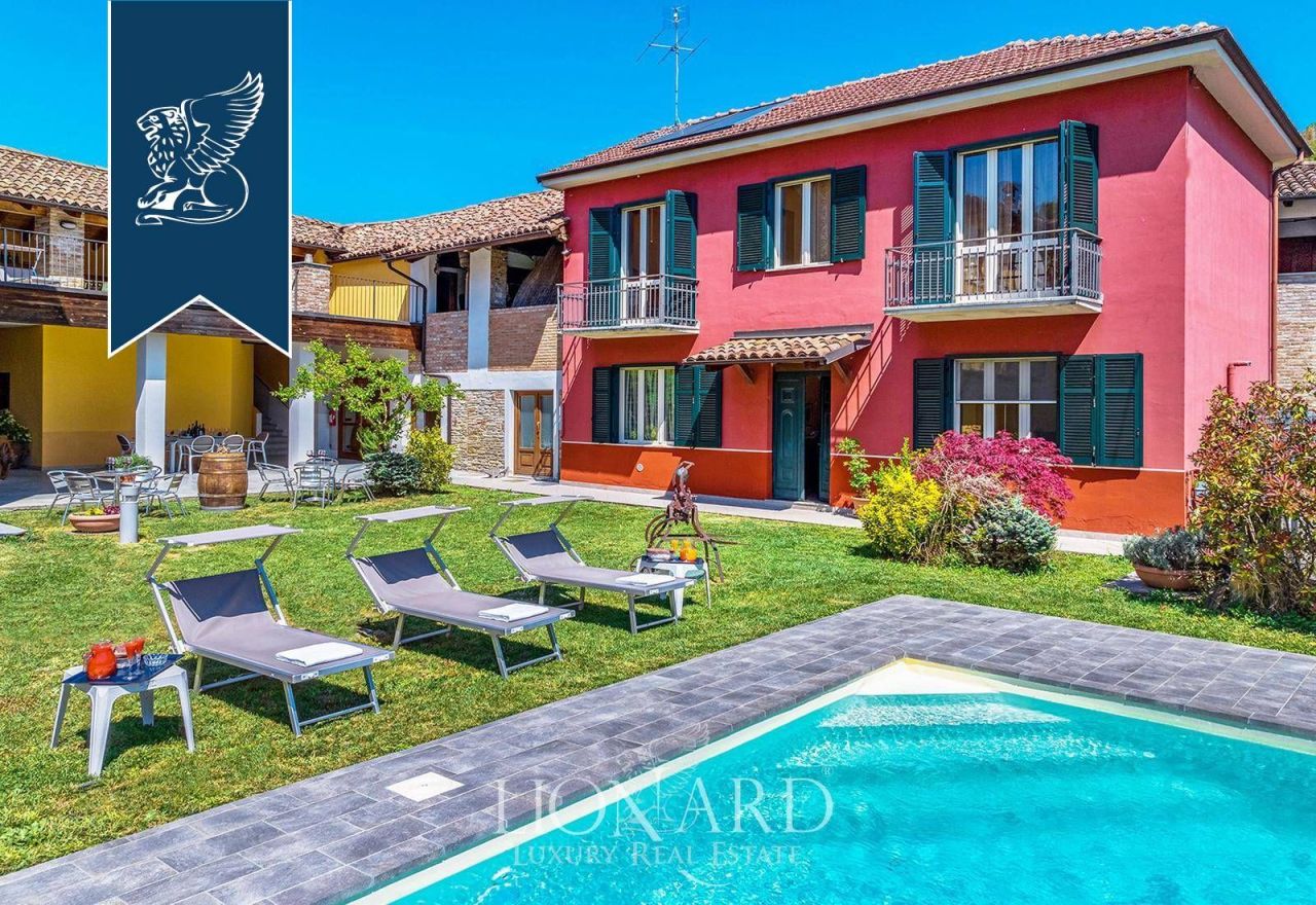 Ферма в Асти, Италия, 1 000 м² - фото 2