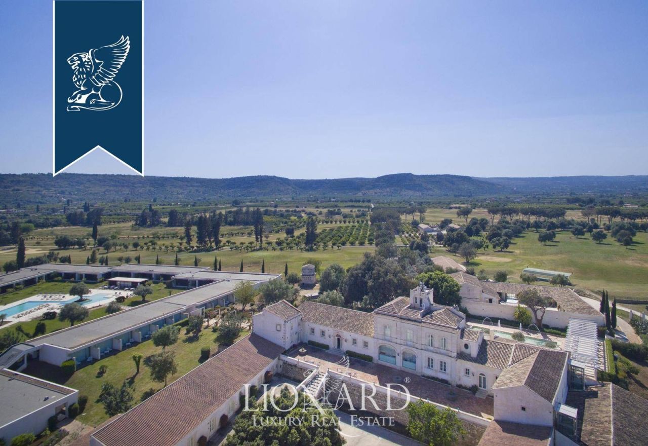 Отель, гостиница в Сиракузах, Италия, 10 000 м² - фото 2