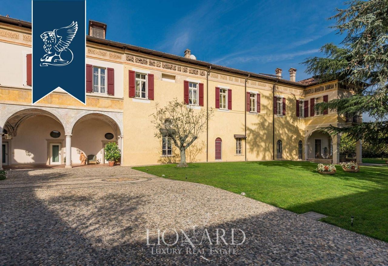 Дом в Брешии, Италия, 1 850 м² - фото 2