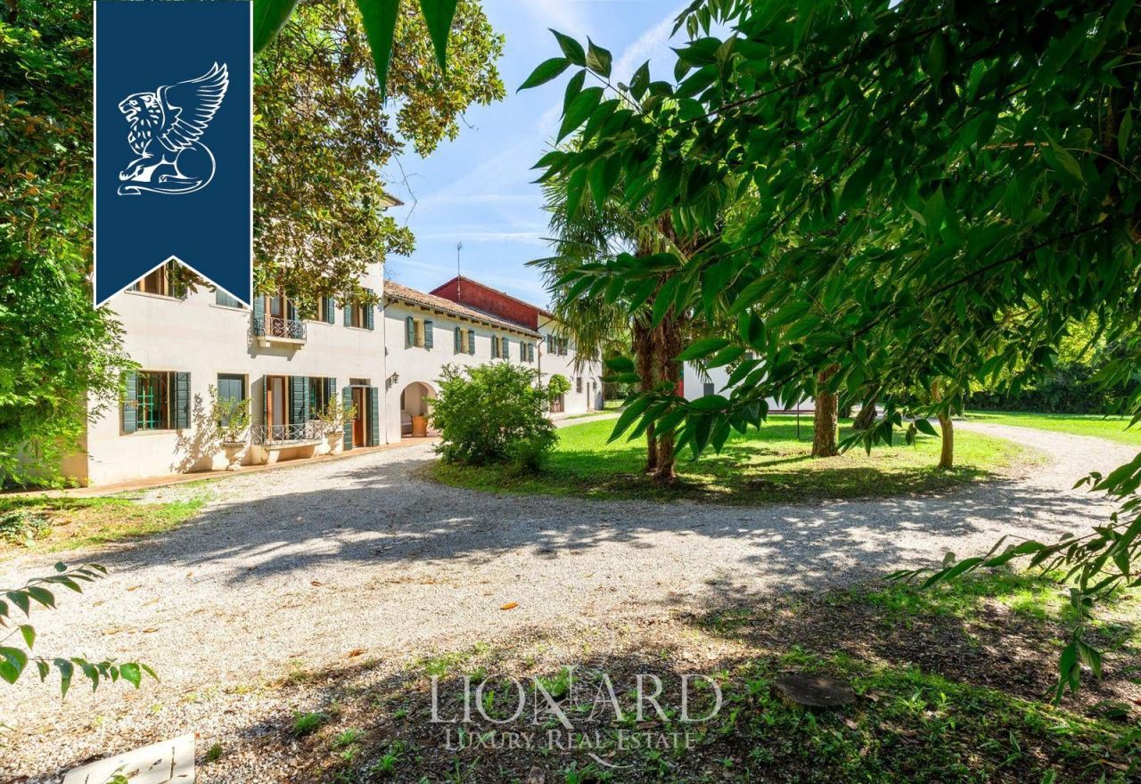 Вилла в Тревизо, Италия, 1 884 м² - фото 2