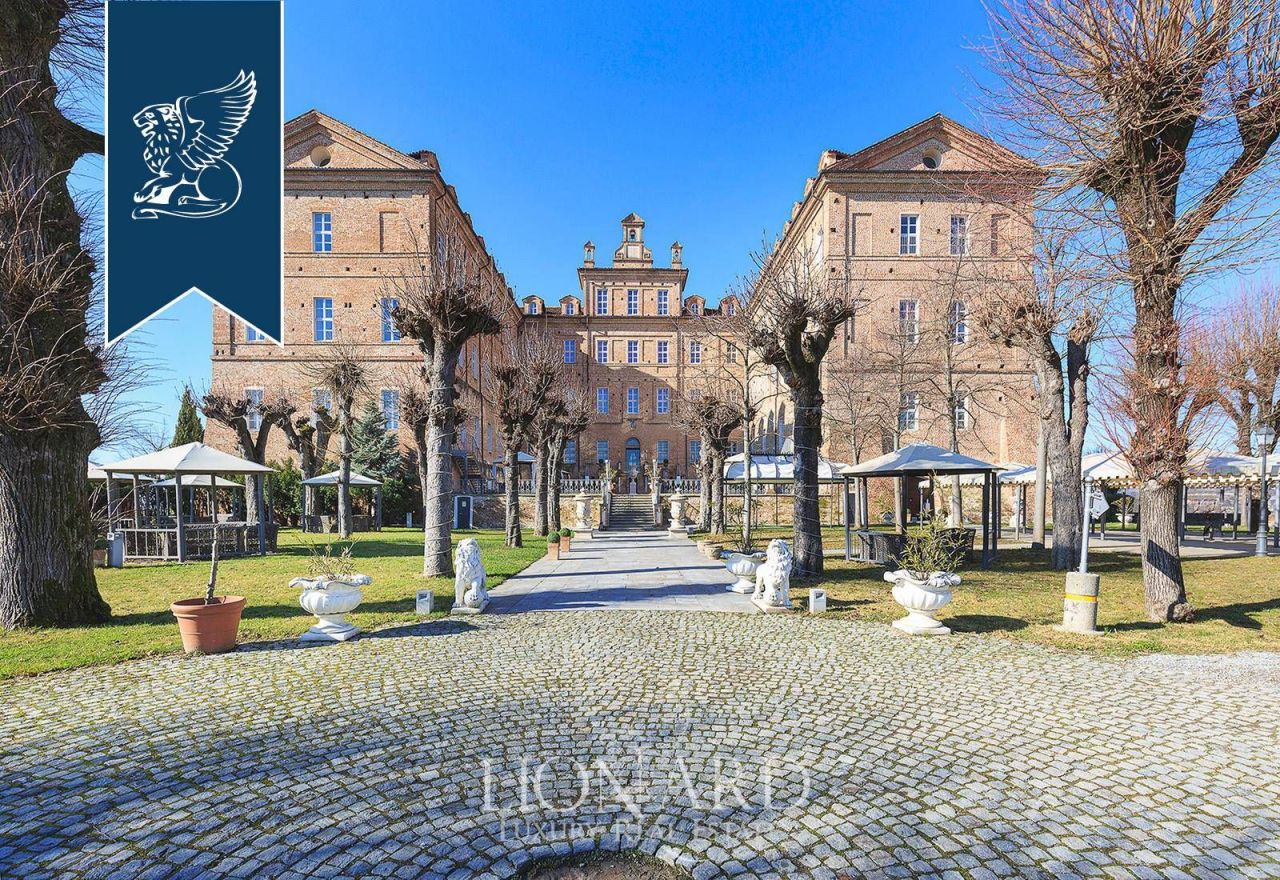 Замок в Турине, Италия, 10 550 м² - фото 2