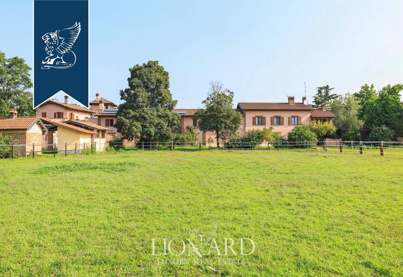 Ферма в Милане, Италия, 3 500 м² - фото 2