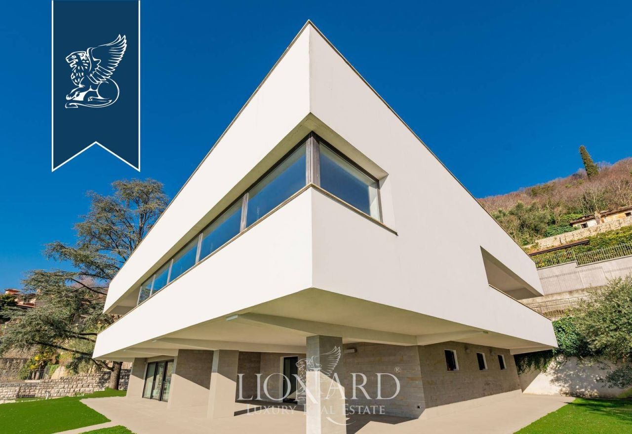 Вилла в Брешии, Италия, 769 м² - фото 2