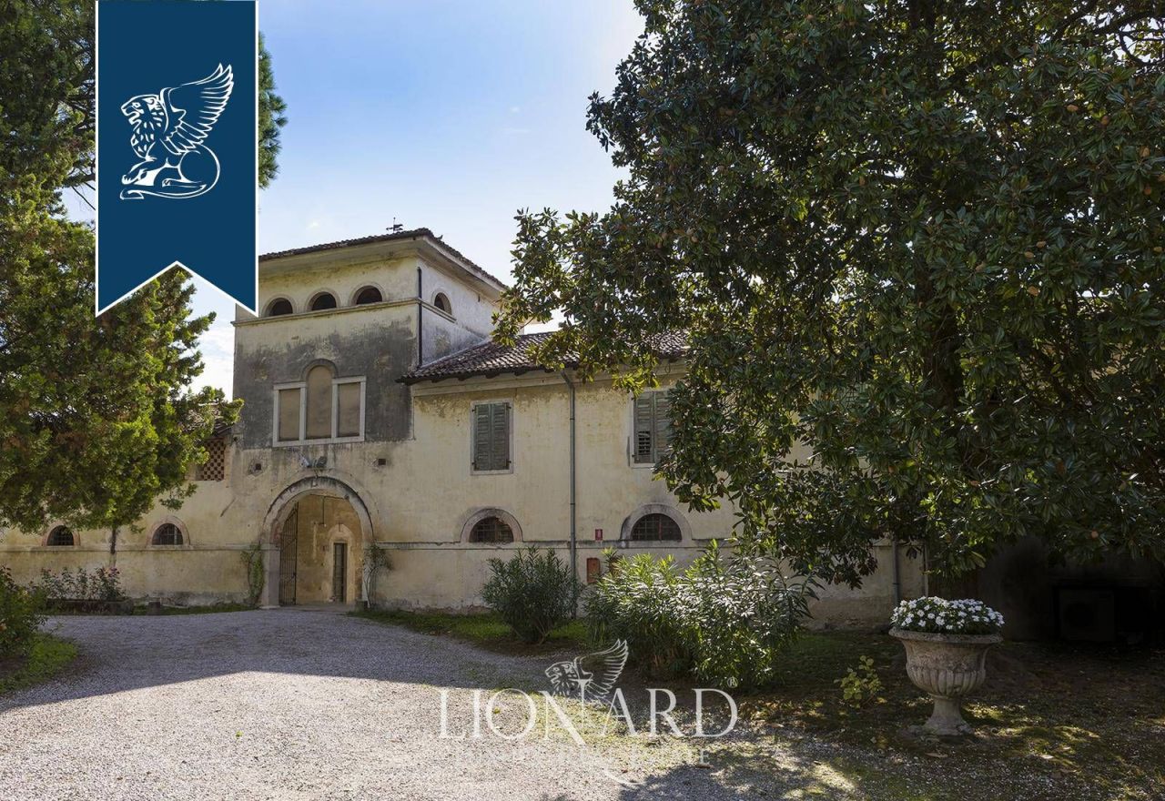 Вилла в Удине, Италия, 6 000 м² - фото 2