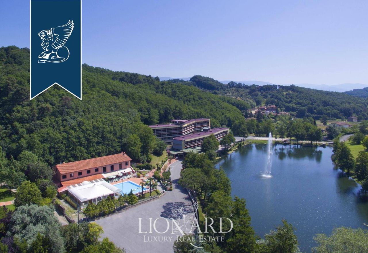 Отель, гостиница в Пистое, Италия, 2 730 м² - фото 2