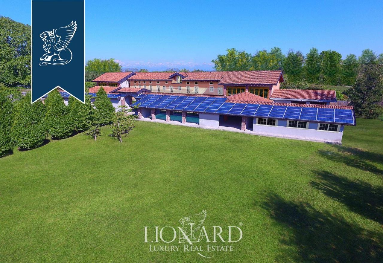 Вилла в Новаре, Италия, 2 100 м² - фото 2