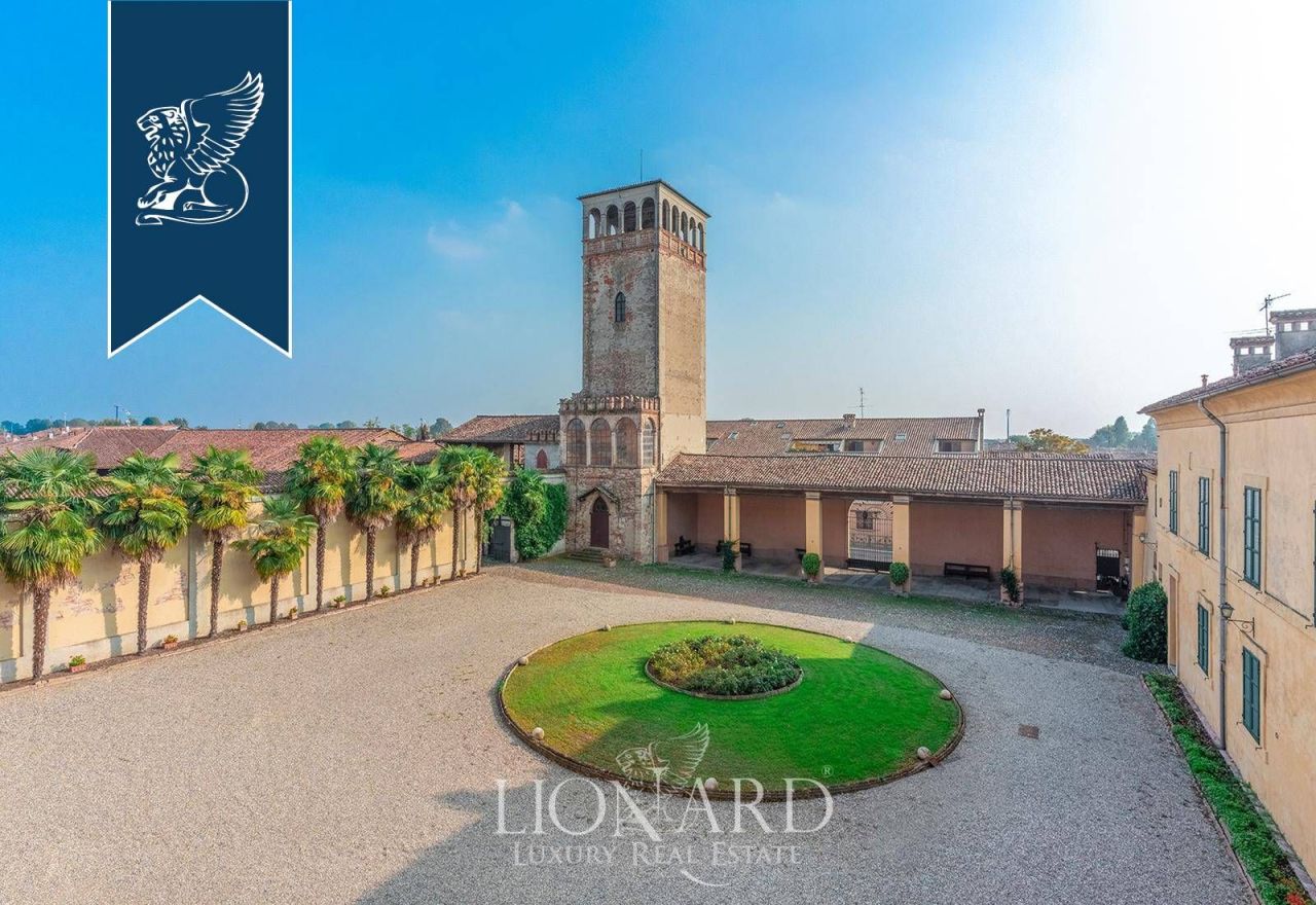 Вилла в Кремоне, Италия, 2 200 м² - фото 4