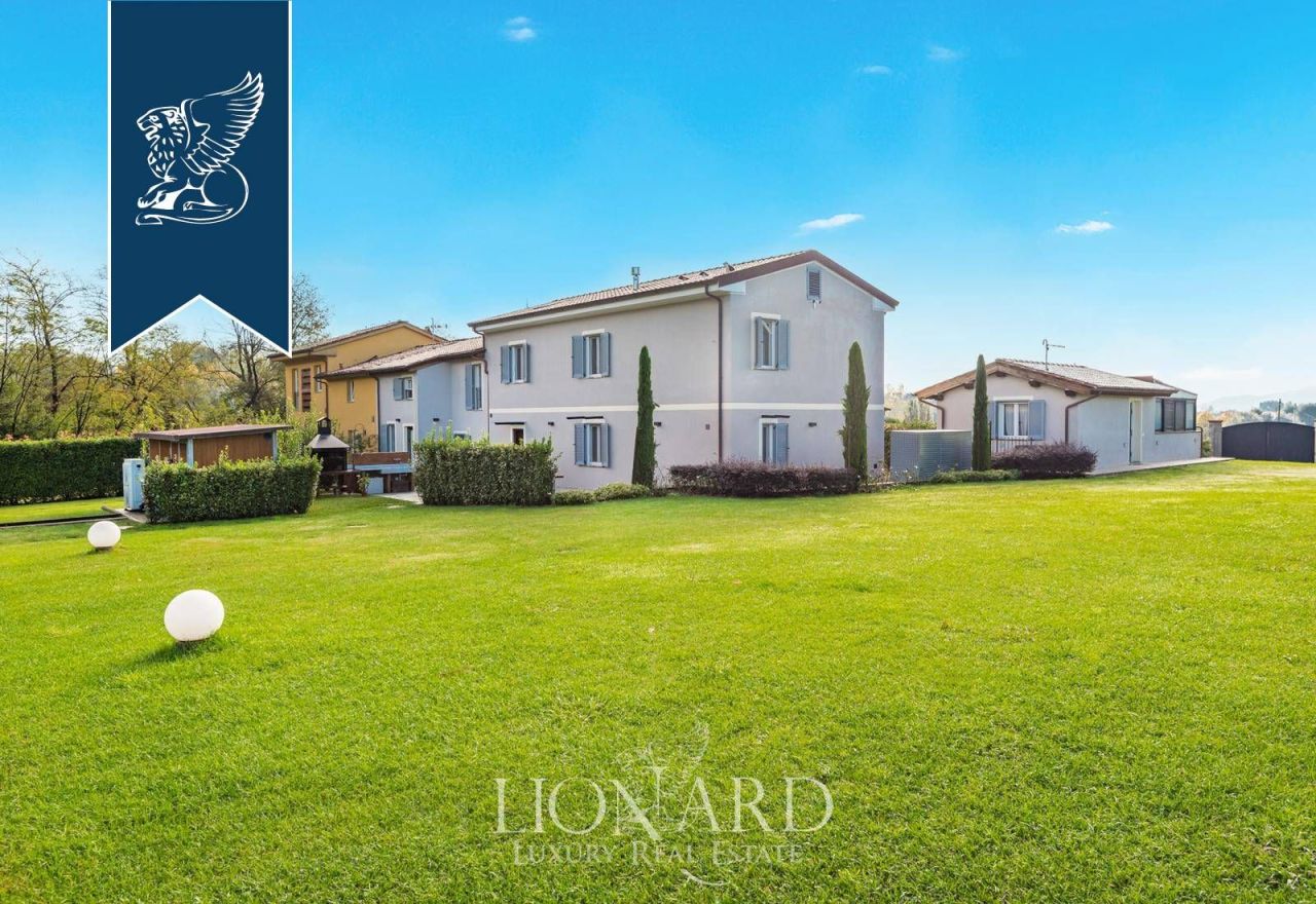 Вилла в Капаннори, Италия, 340 м² - фото 4