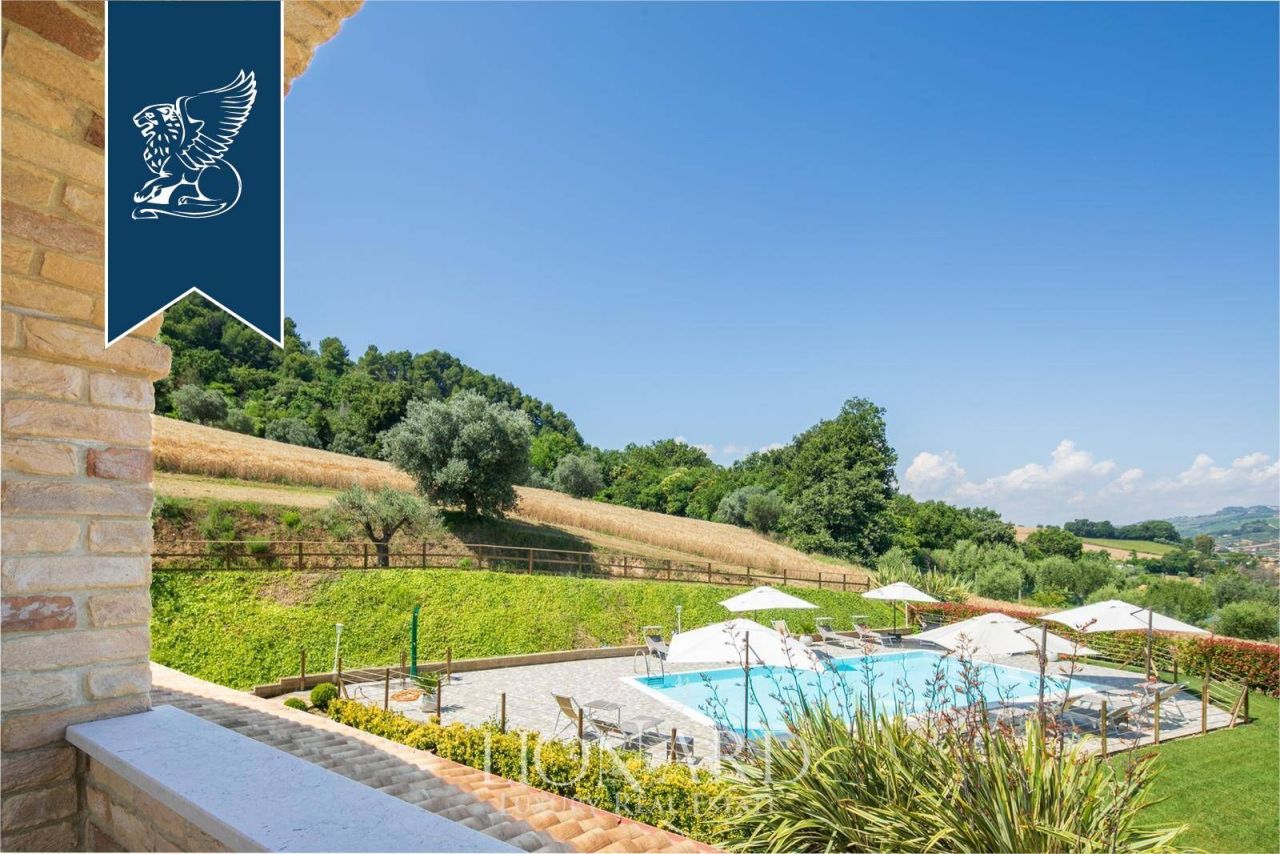 Ферма в Асколи Пичено, Италия, 400 м² - фото 4