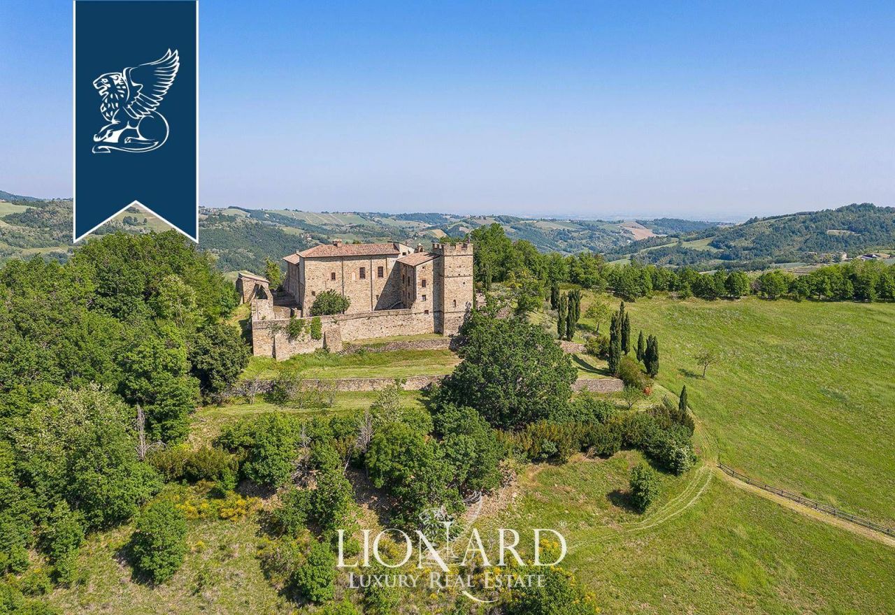 Замок в Пьяченце, Италия, 1 100 м² - фото 4