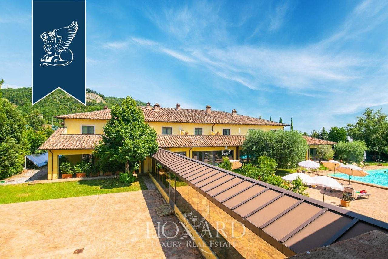 Отель, гостиница в Корчано, Италия, 3 700 м² - фото 4