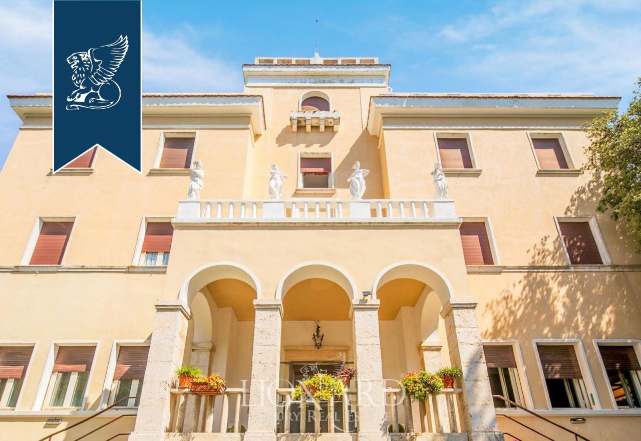 Отель, гостиница в Сполето, Италия, 1 500 м² - фото 4