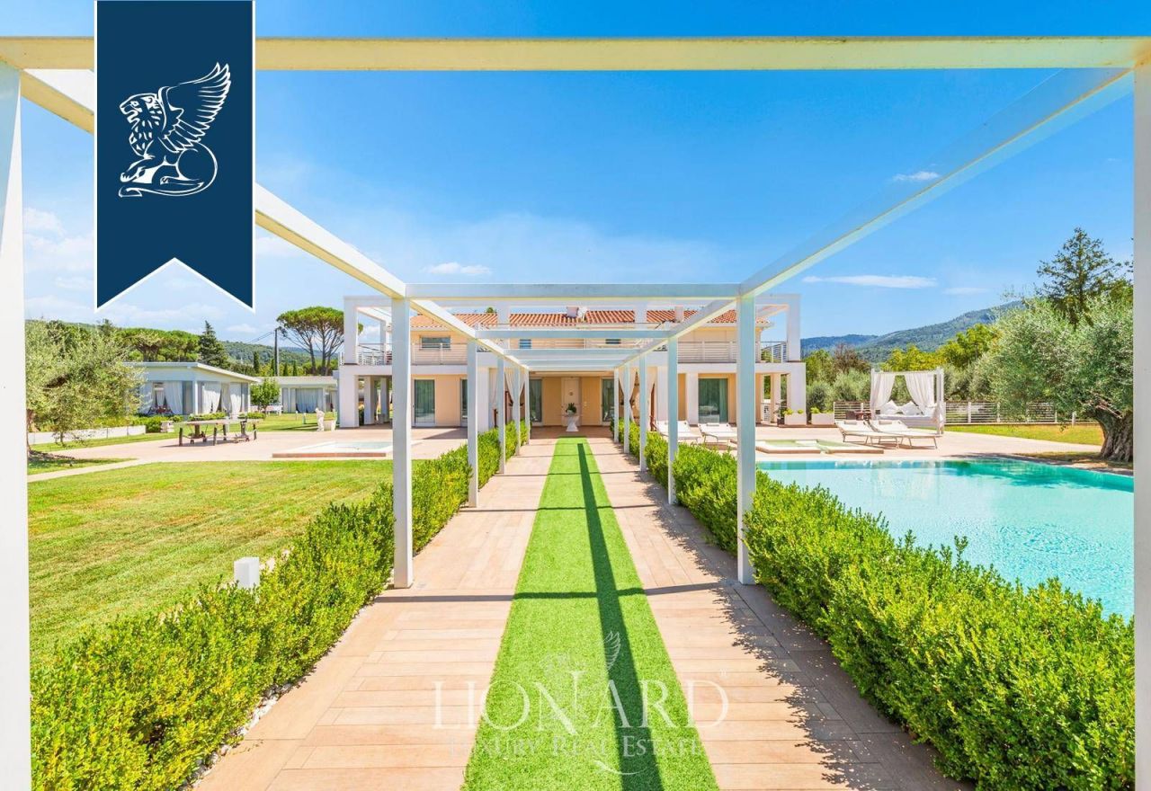 Отель, гостиница в Ареццо, Италия, 2 500 м² - фото 4