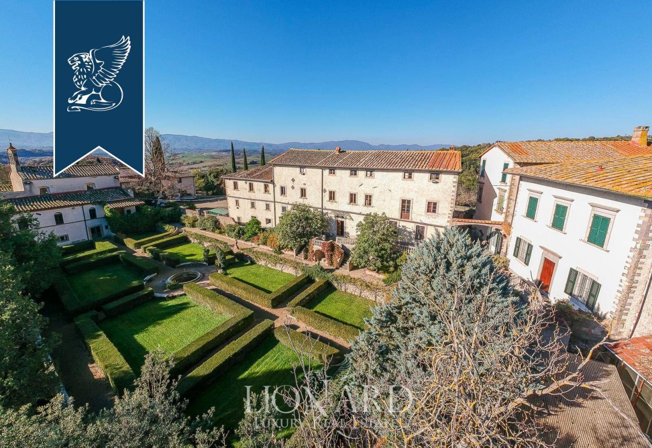 Ферма в Ареццо, Италия, 25 000 м² - фото 4