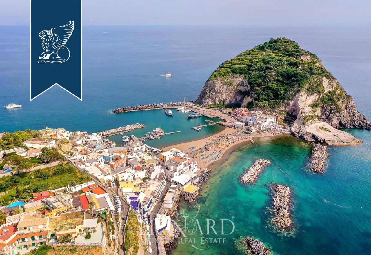 Отель, гостиница в Неаполе, Италия, 1 200 м² - фото 4