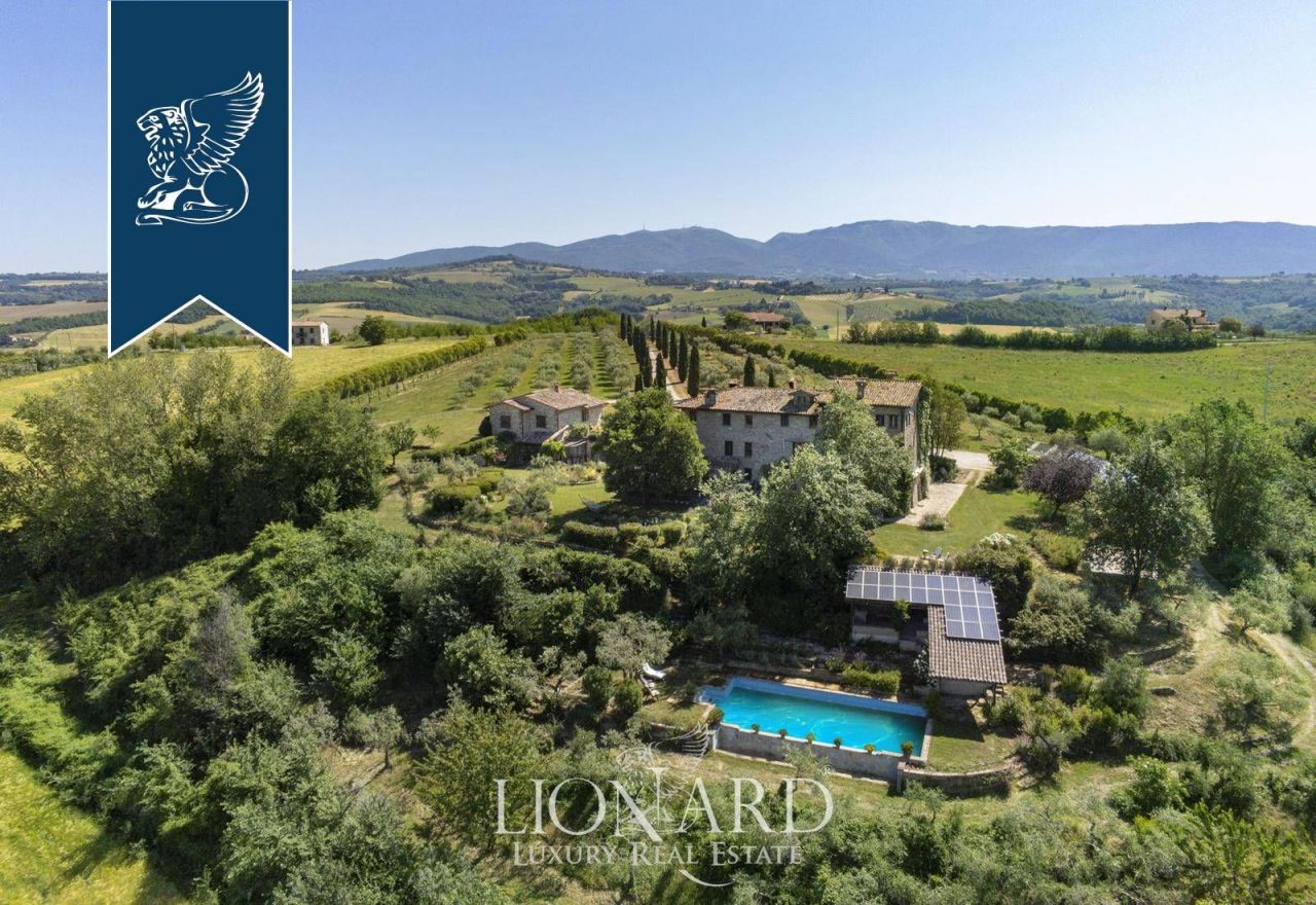 Ферма в Тоди, Италия, 683 м² - фото 4