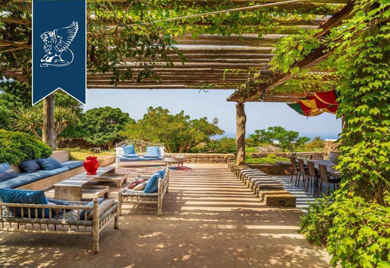 Вилла на о-ве Пантеллерия, Италия, 400 м² - фото 3