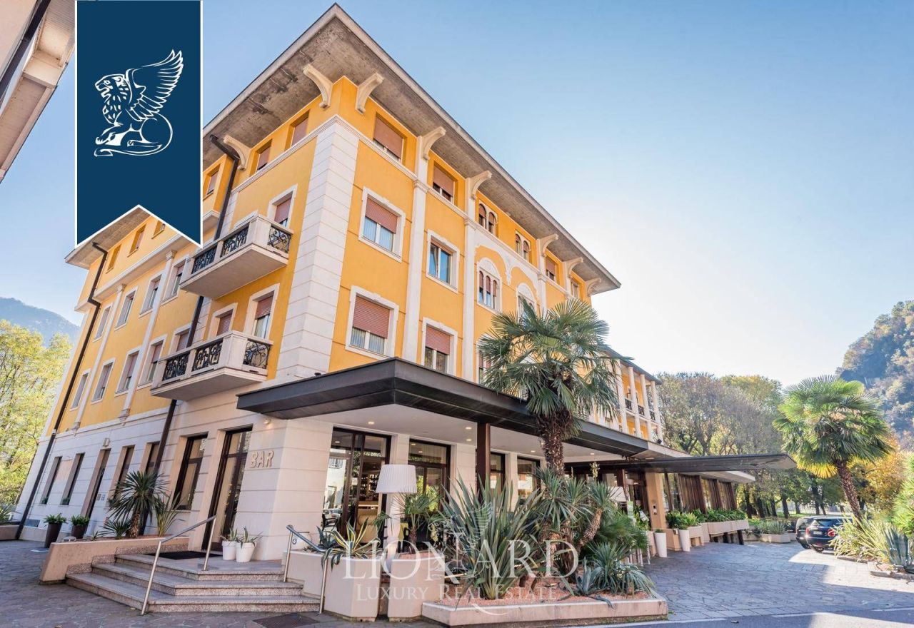 Отель, гостиница в Брешии, Италия, 4 000 м² - фото 3