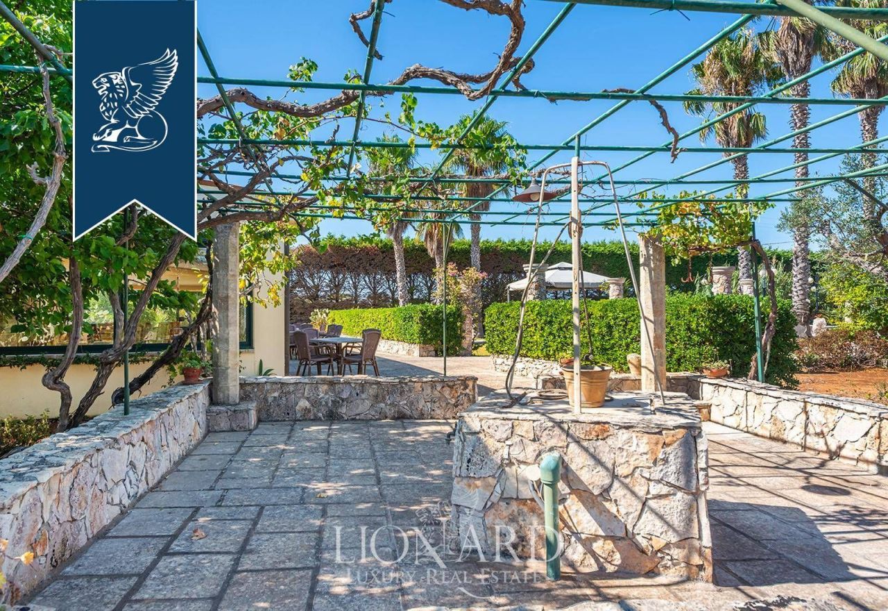 Ферма в Лечче, Италия, 1 000 м² - фото 3