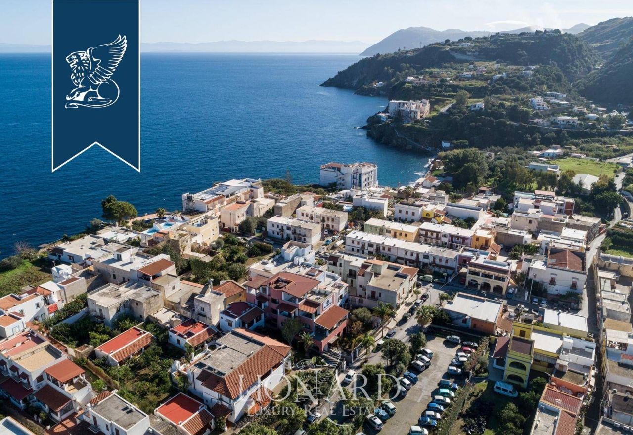 Отель, гостиница на Липари, Италия, 1 300 м² - фото 3