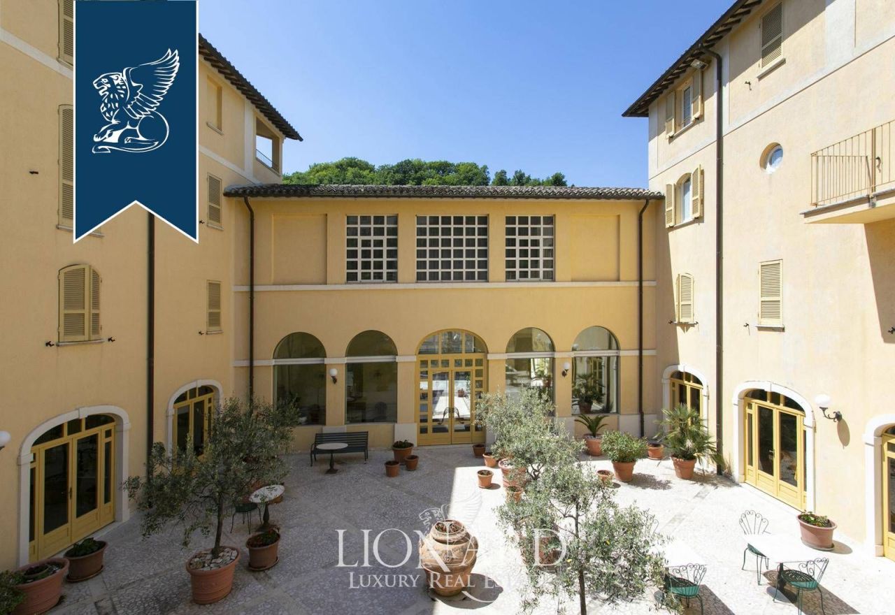 Отель, гостиница в Сполето, Италия, 3 110 м² - фото 3