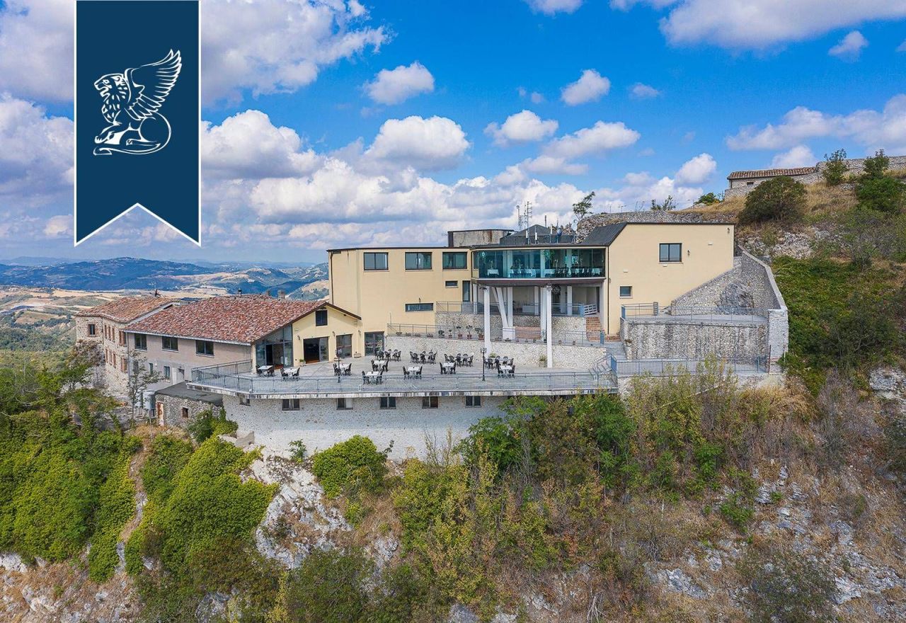 Замок в Римини, Италия, 3 000 м² - фото 5