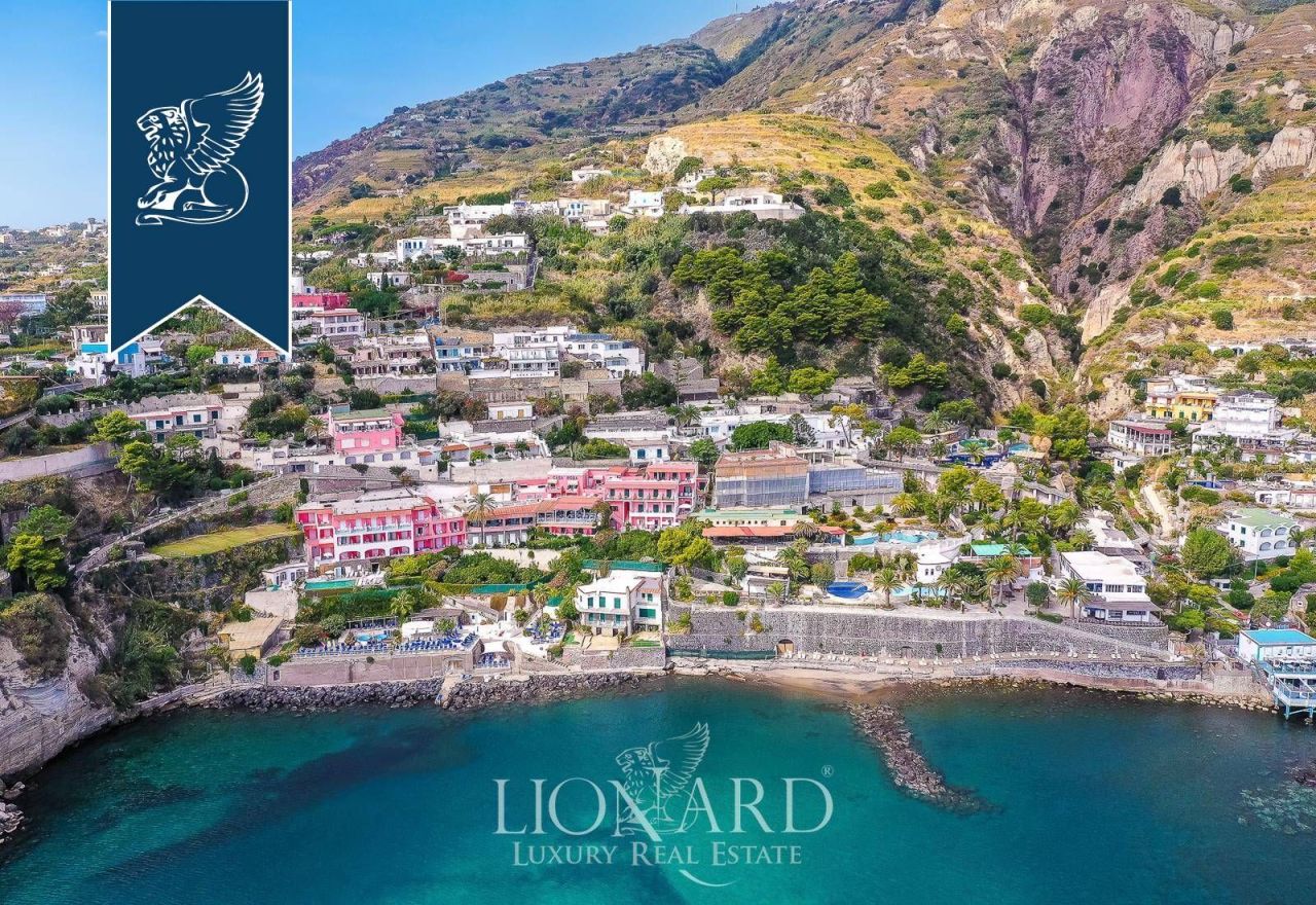 Отель, гостиница в Неаполе, Италия, 400 м² - фото 5