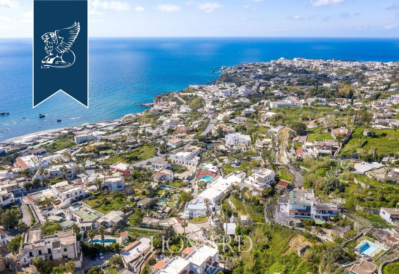 Отель, гостиница в Неаполе, Италия, 7 456 м² - фото 5