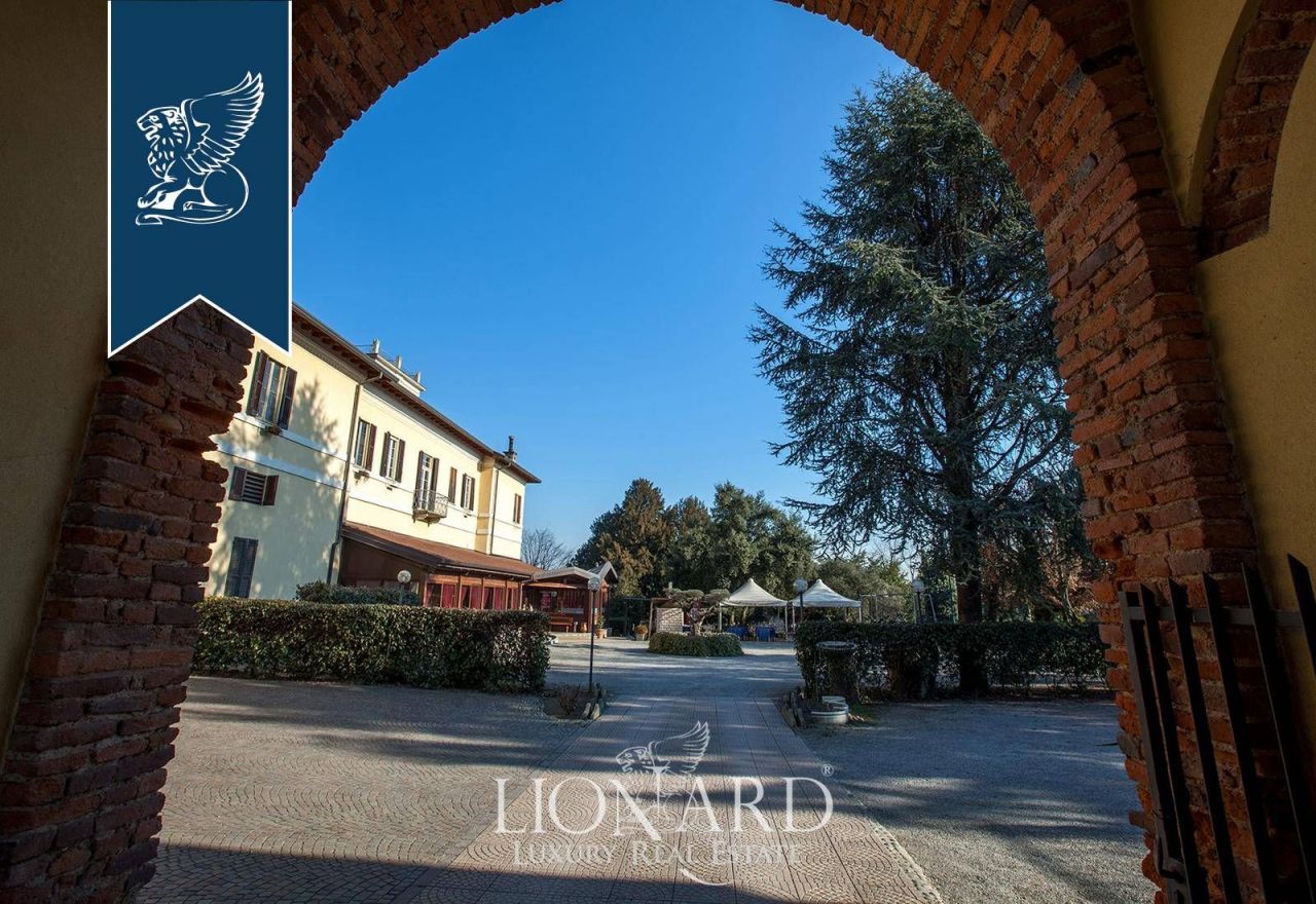 Ферма в Монце, Италия, 3 000 м² - фото 5