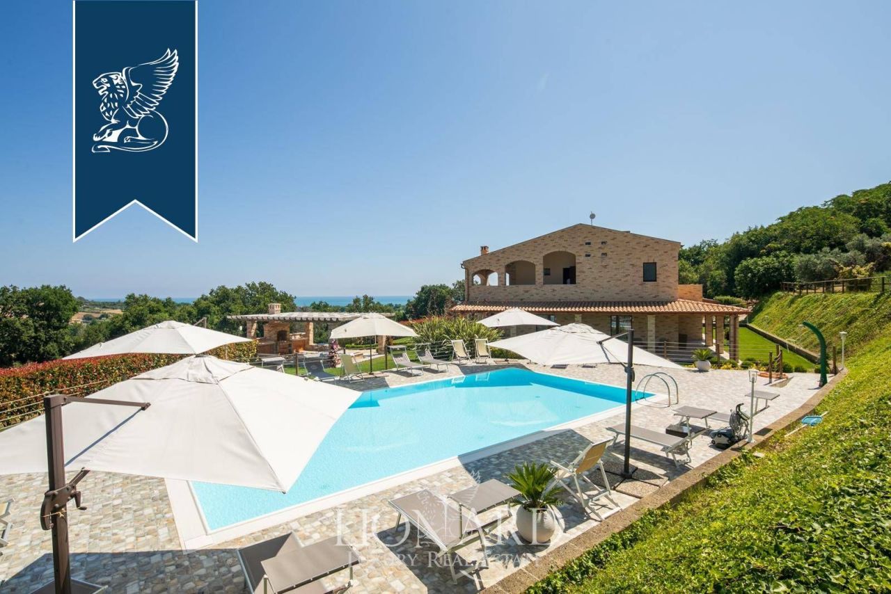 Ферма в Асколи Пичено, Италия, 400 м² - фото 5