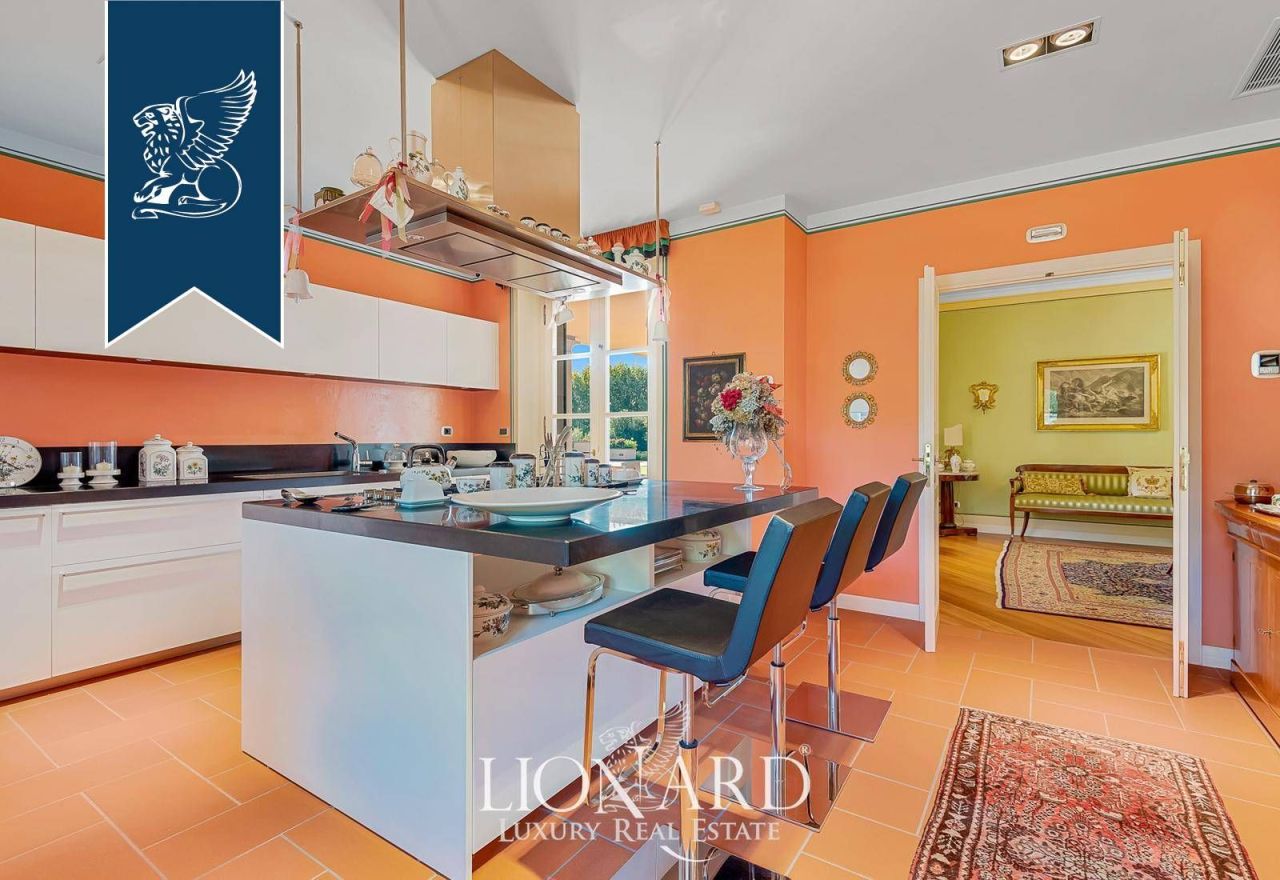 Вилла в Капаннори, Италия, 600 м² - фото 5