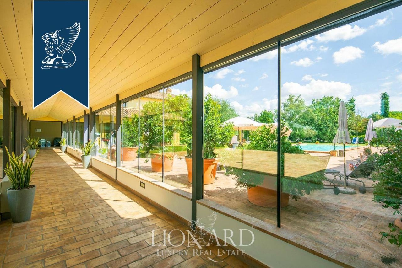 Отель, гостиница в Корчано, Италия, 3 700 м² - фото 5